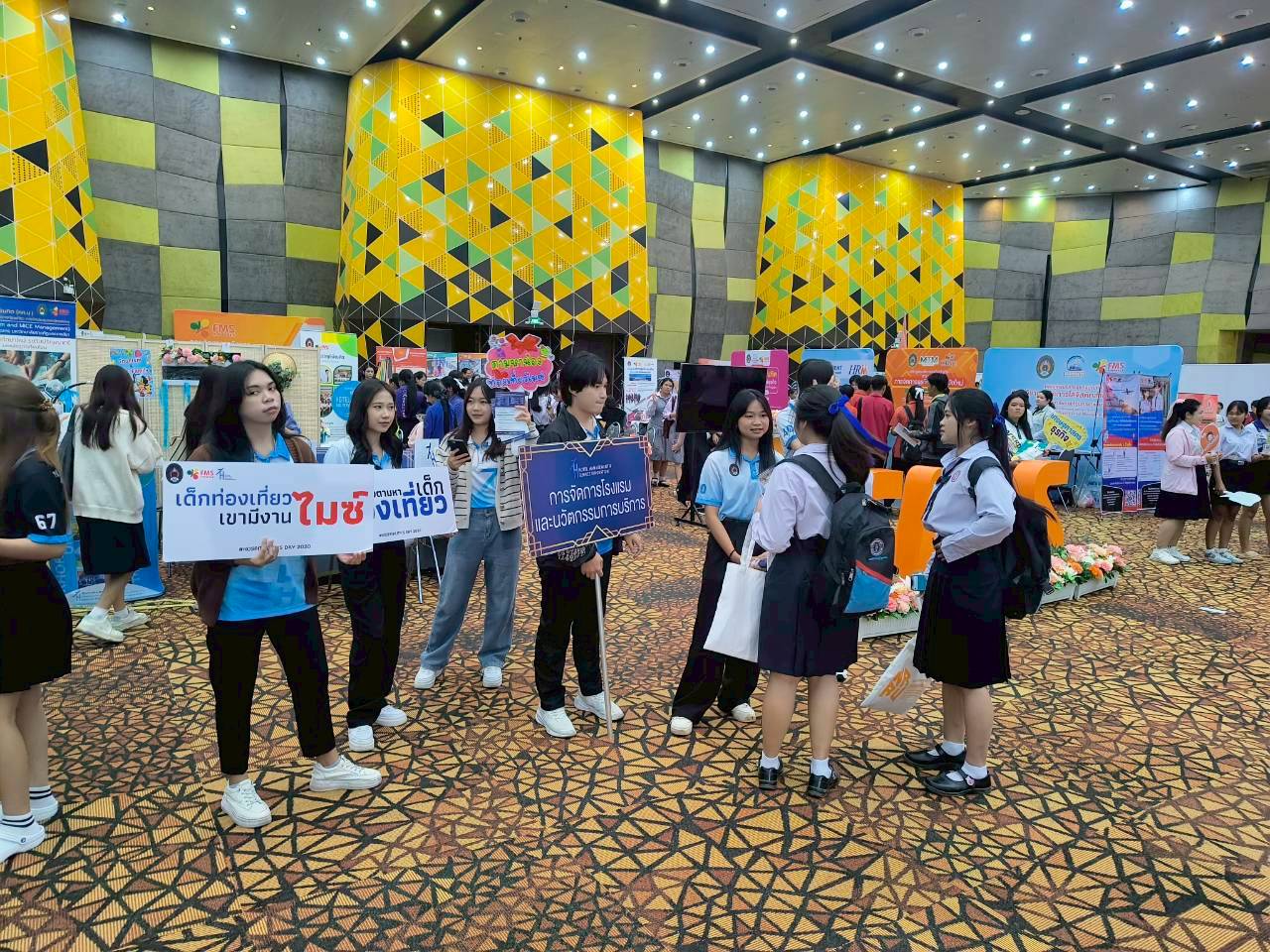 LINE_ALBUM_peid ban mrph.nm  _ mthr.xisan_251114_18.jpg